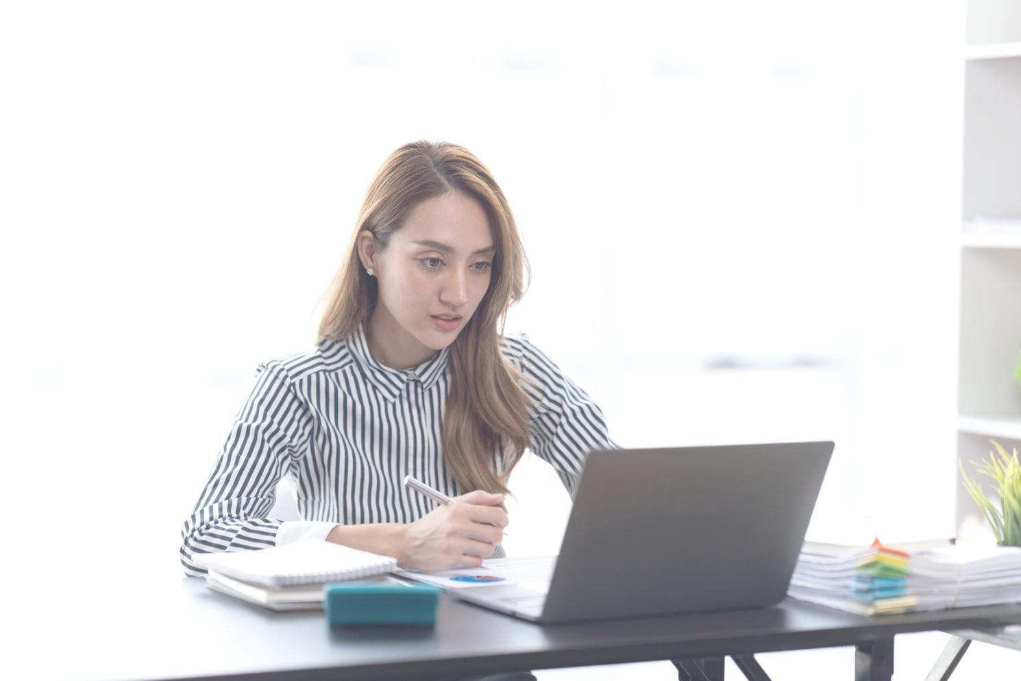 Espace de travail collaboratif moderne